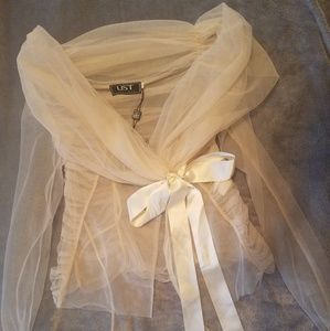 Fine mesh cover w/ ivory ribbon